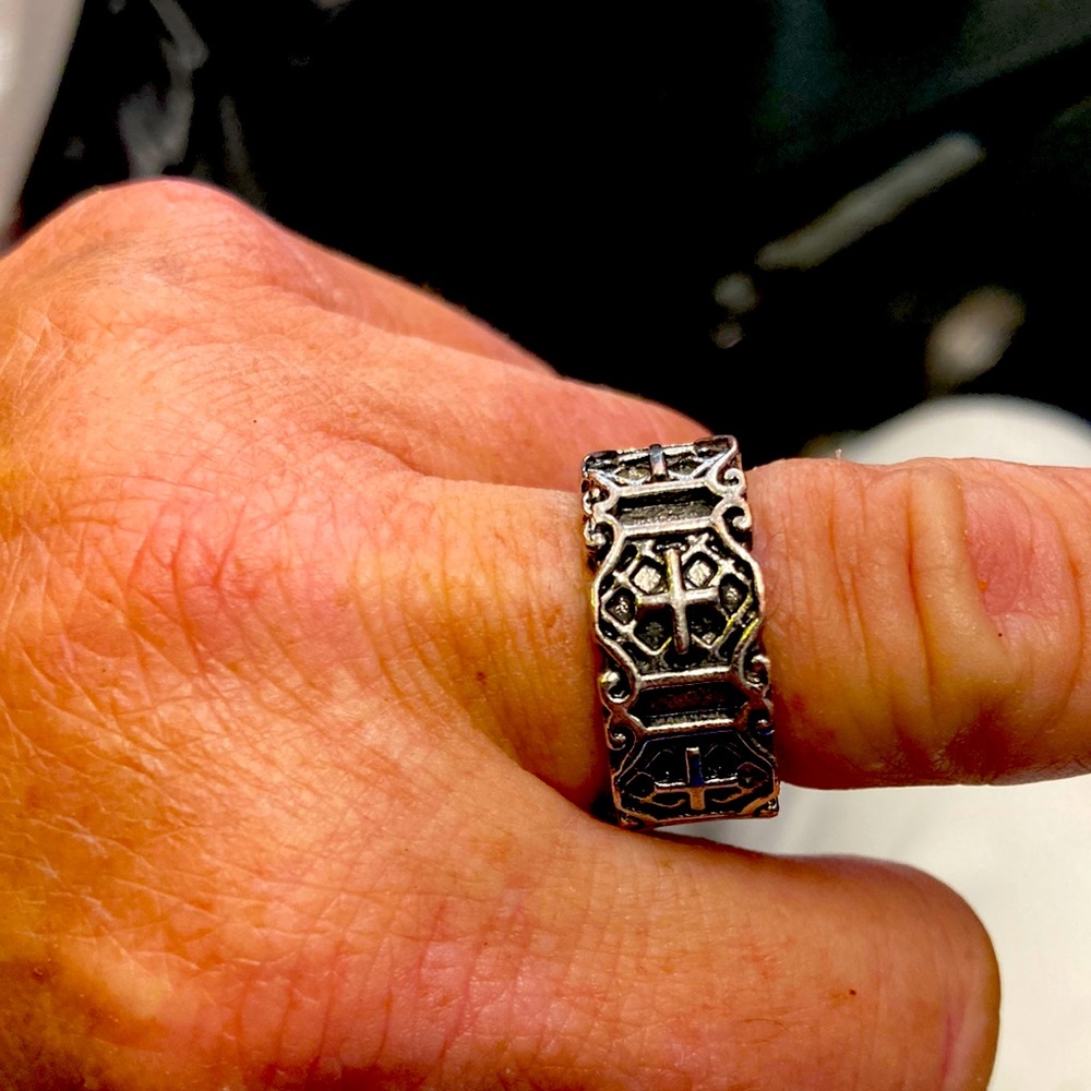 This is a cross ring (unisex) that has beautiful crosses all the way around it!